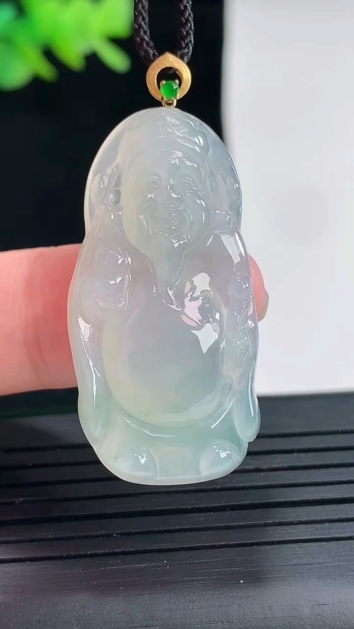 天然A货翡翠财神爷吊坠，尺寸37-18.5-5.8重量:7.39g
4月25日