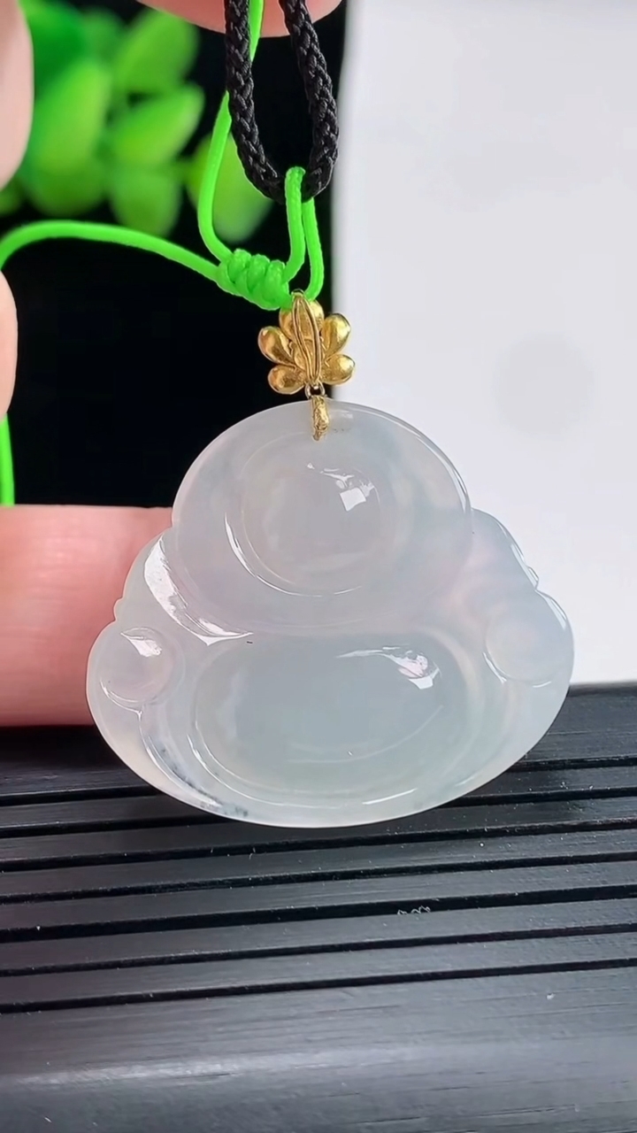 天然A货翡翠种白冰佛公吊坠，尺寸24-28.6-6重量:6.18g
4月25日