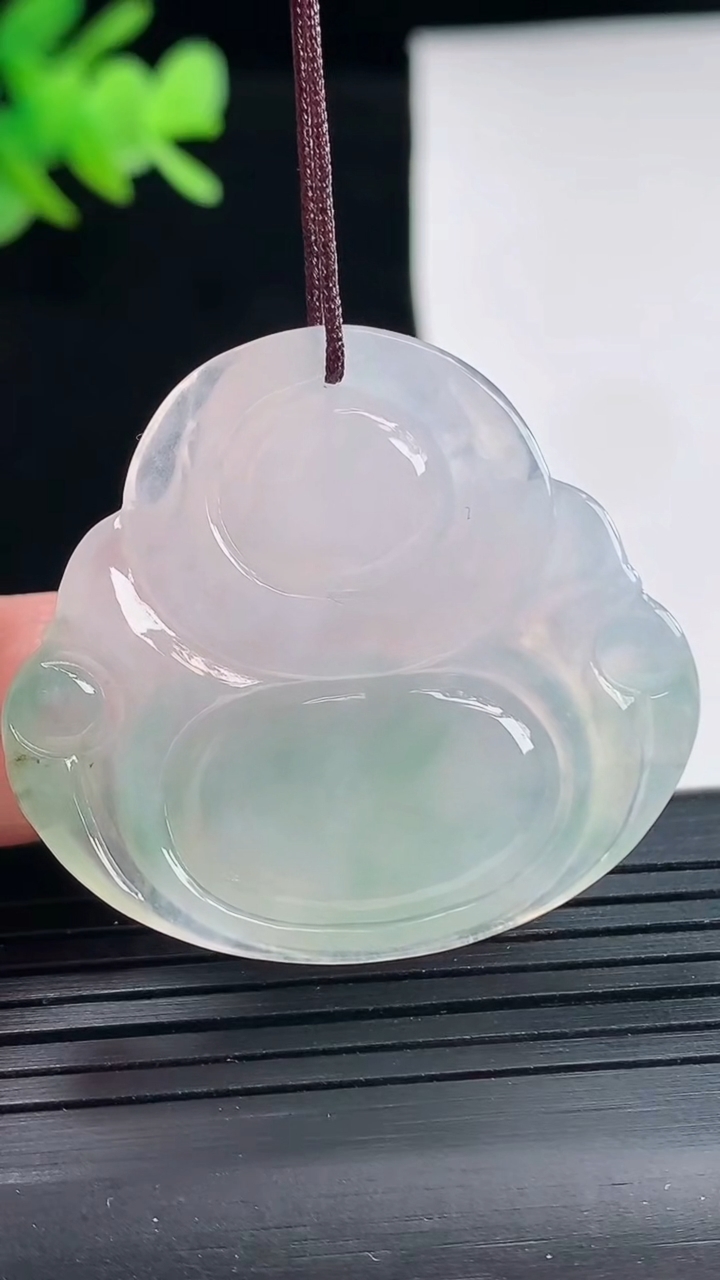 天然A货翡翠佛公吊坠，尺寸35-38.6-6重量:12.67g
4月25日