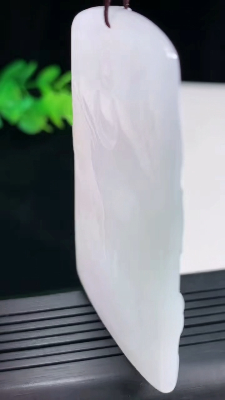 天然A货翡翠紫罗兰御龙虚空藏菩萨吊坠，尺寸69-42-5.5重量:38.24g
4月25日