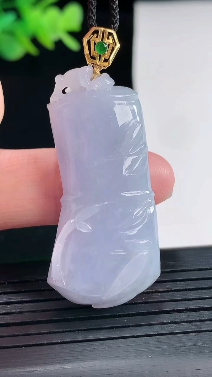 天然A货翡翠18k金紫罗兰节节高升 竹节吊坠，尺寸40.6-21-7.5重量:14.61g
4月25