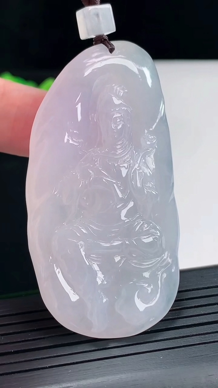 天然A货翡翠紫罗兰大势至菩萨吊坠，尺寸63.6-34-8.8重量:36.04g
4月25日