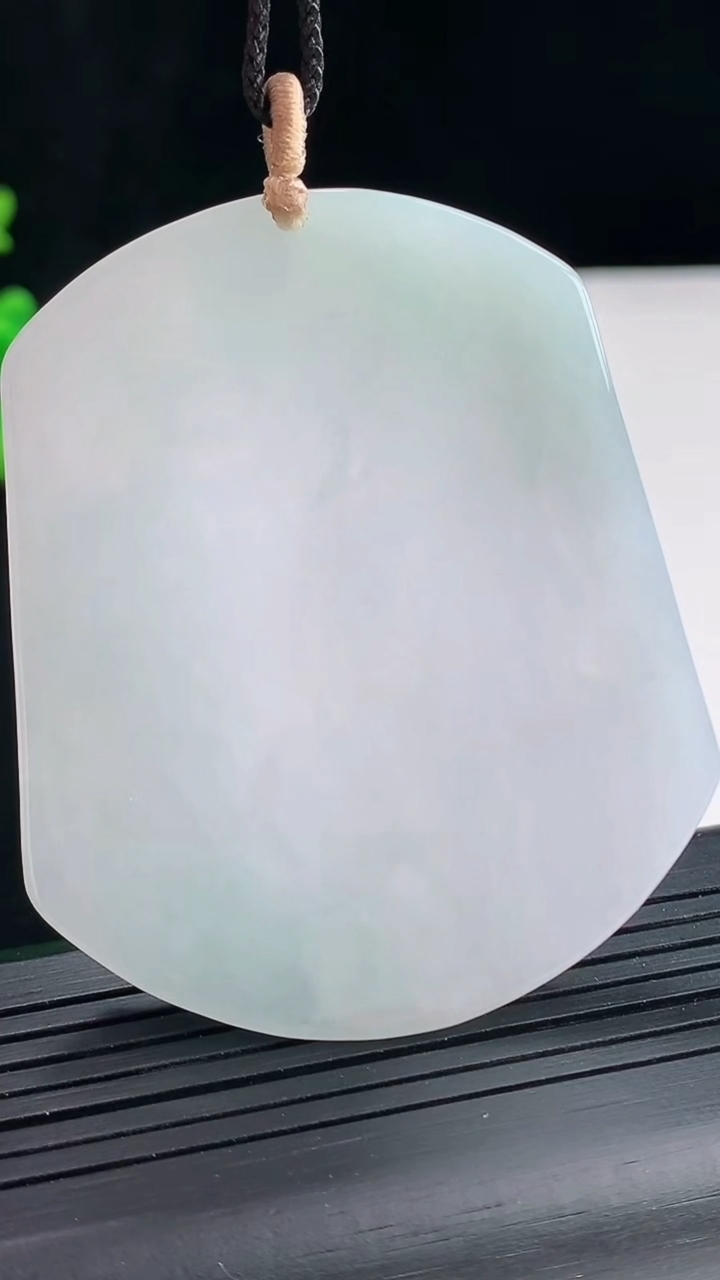 天然A货翡翠普贤菩萨吊坠，尺寸59.6-50-5.5重量:33.78g
4月25日