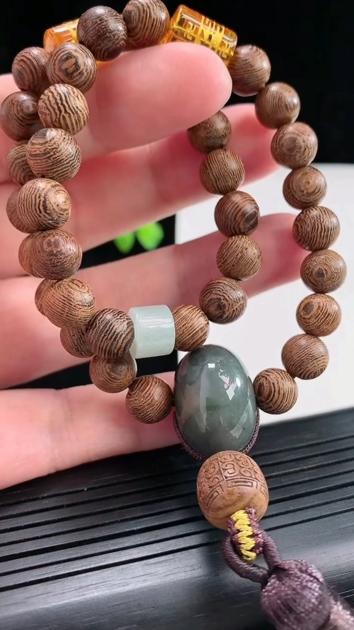 天然A货翡翠飘花圆珠檀香项链，尺寸14-21颗重:29.22g2554月25日
工厂直销收藏佳品,种好水足，色泽均匀，有种有色，上手高大气！