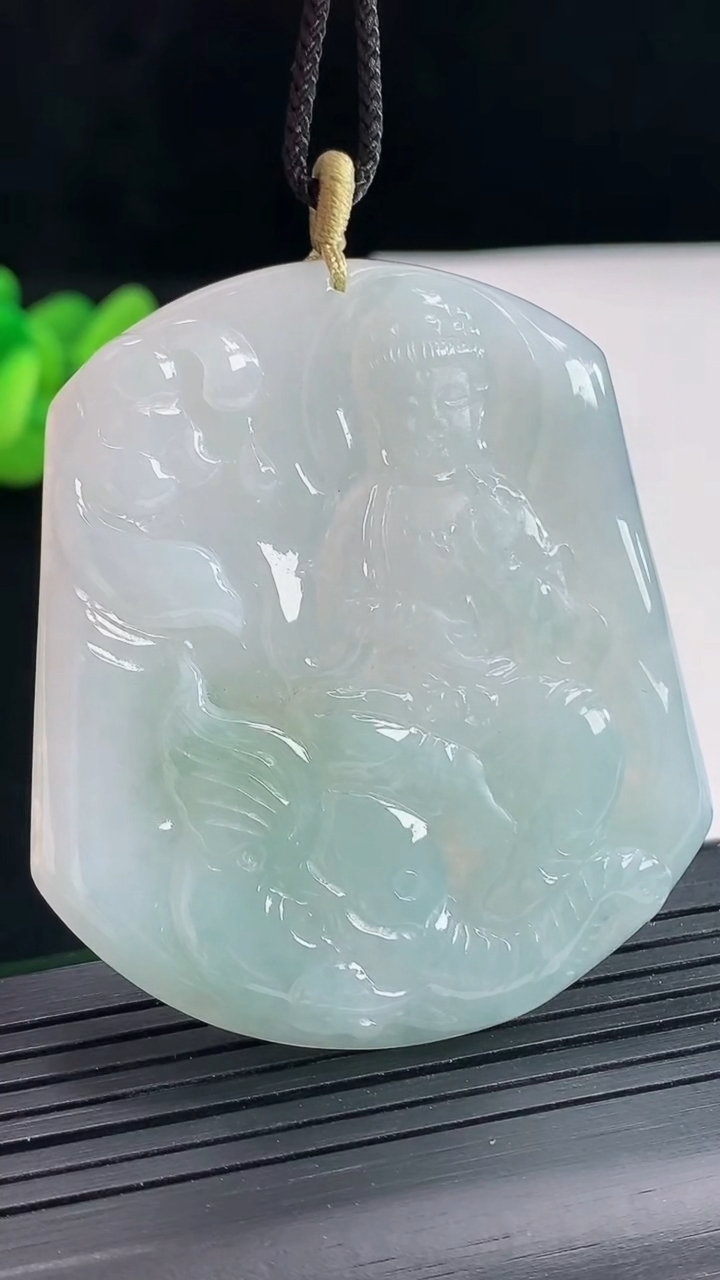 天然A货翡翠普贤菩萨吊坠，尺寸54-47-5重量:27.67g
4月25日