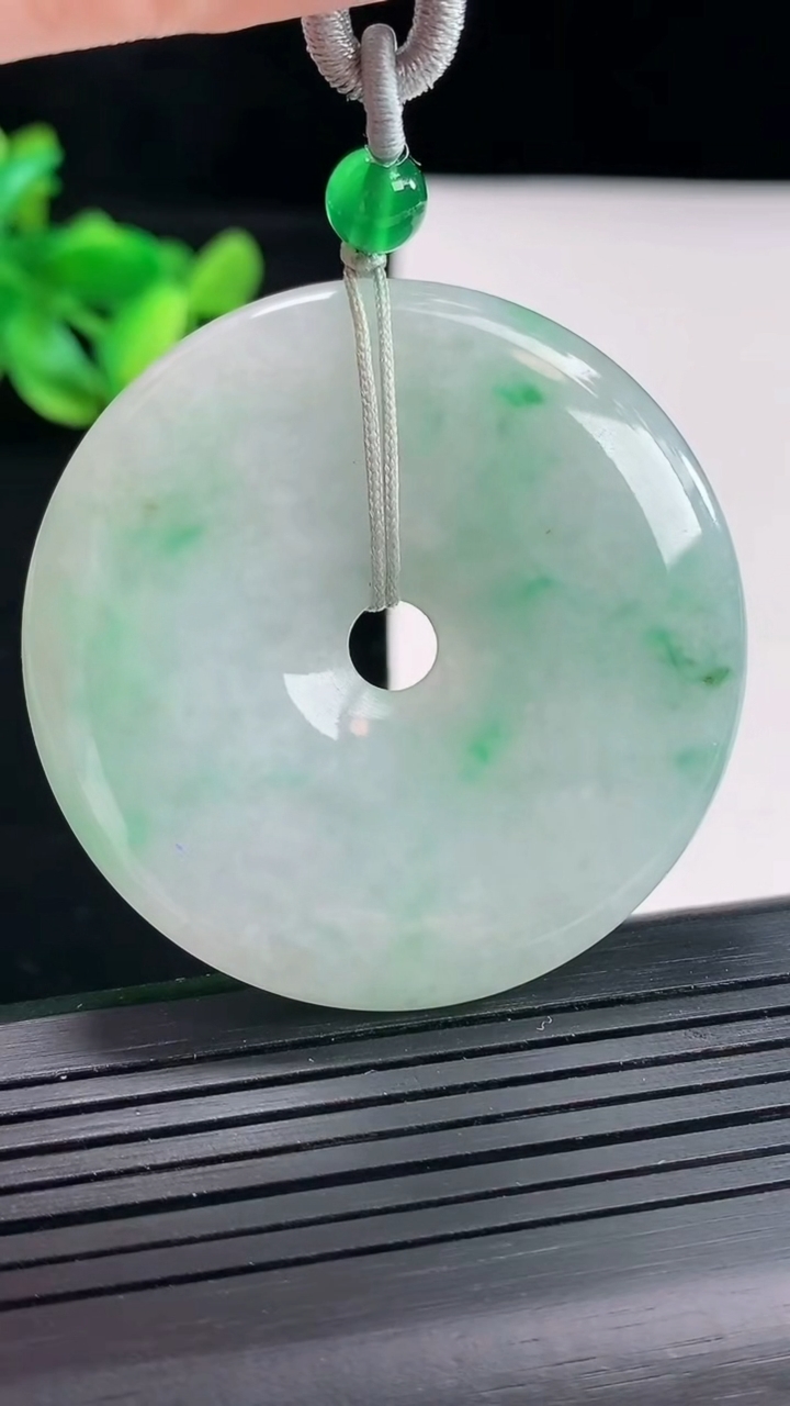 天然A货翡翠平安扣吊坠，尺寸48-6.7重:32.10g298
4月25日