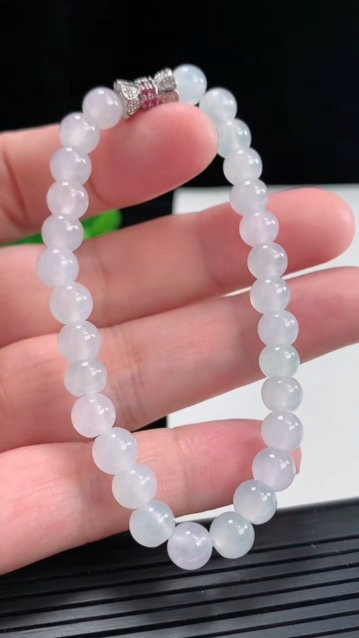 天然A货翡翠紫罗兰圆珠手串，尺寸6.5-29颗重量:15.79g4月25日
工厂直销收藏佳品,种好水足，色泽均匀，有种有色，上手高大气！