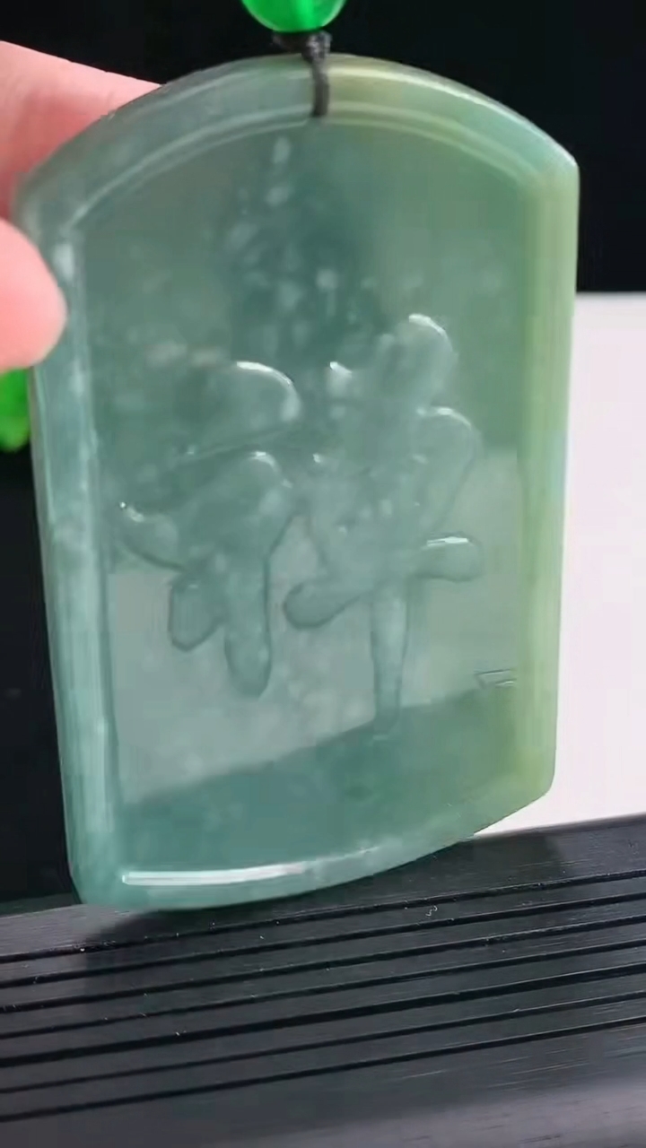 天然A货翡翠文殊菩萨吊坠，尺寸70.5-45-8.5重:48.74
4月25日