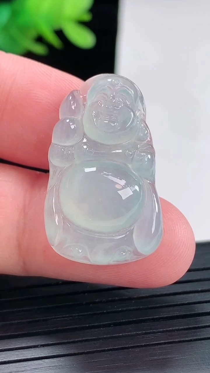 天然A货翡翠布袋佛吊坠，尺寸30-18.5-6重量:5.71g
4月25日