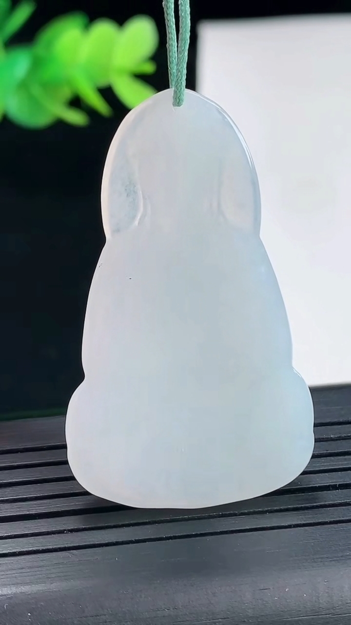 天然A货翡翠素衣观音吊坠，尺寸46-27.6-5.2重量:12.22g
4月25日