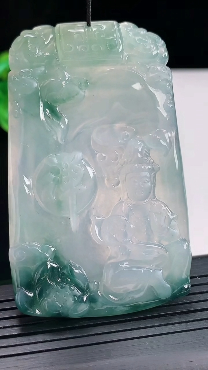 天然A货翡翠冰种飘花大势至菩萨吊坠，尺寸69-42-5.2重量:36.24g
4月25日