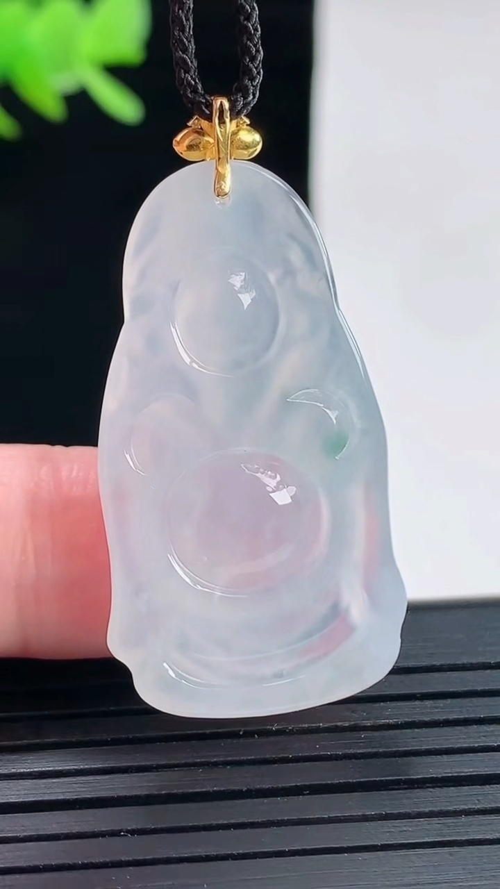 天然A货翡翠种飘花财神爷吊坠，尺寸35.5-20-5.2重量:7.11g
4月25日