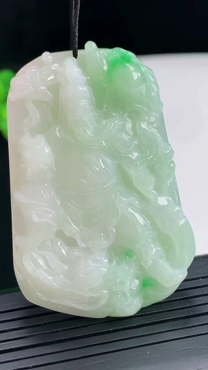 天然A货翡翠御龙关公吊坠，尺寸56-37-9.2重量:39.18g
4月25日