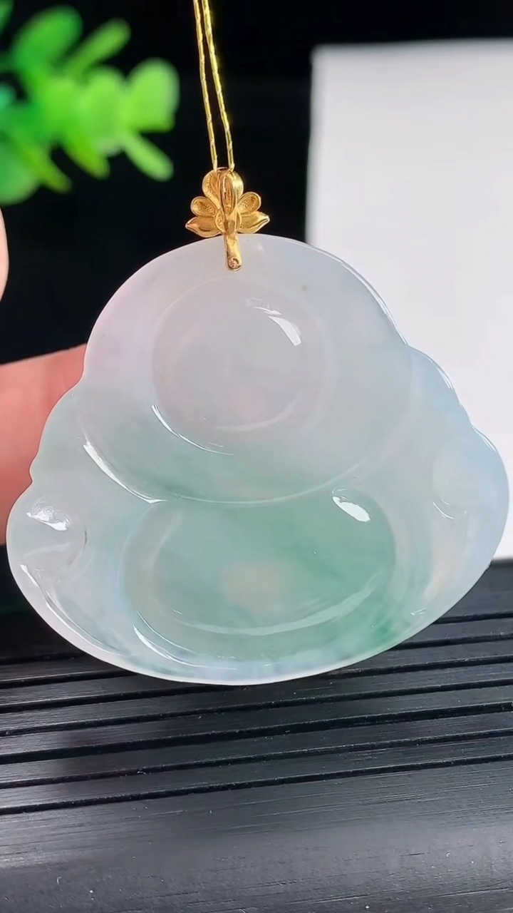 天然A货翡翠18k金飘花佛公吊坠，尺寸34-39-7重量:14.00g
4月25日