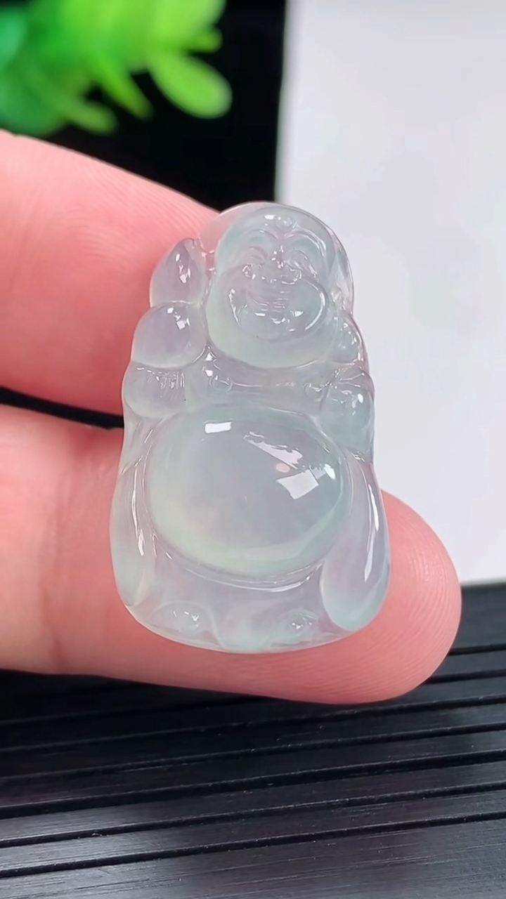 天然A货翡翠布袋佛吊坠，尺寸30-18.5-6重量:5.71g
4月25日