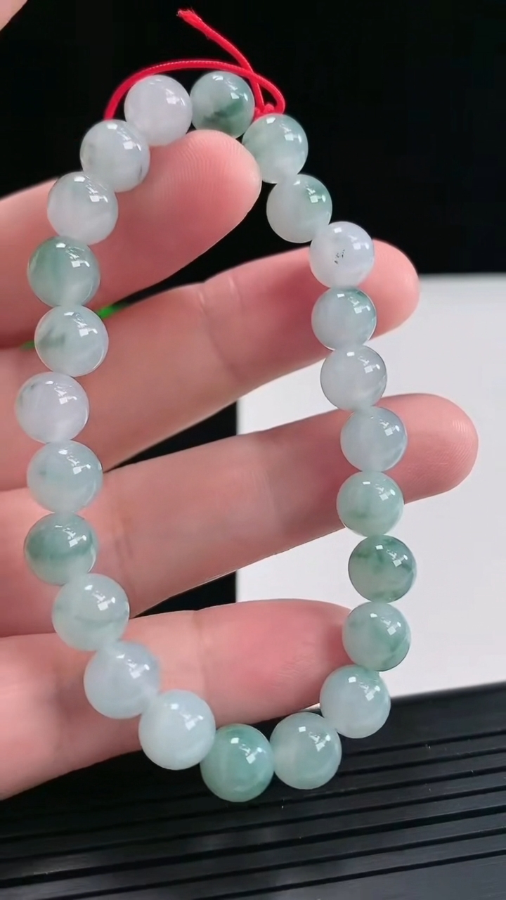 天然A货翡翠飘花圆珠手串，尺寸8-24颗重量:21.23g4月25日
工厂直销收藏佳品,种好水足，色泽均匀，有种有色，上手高大气！