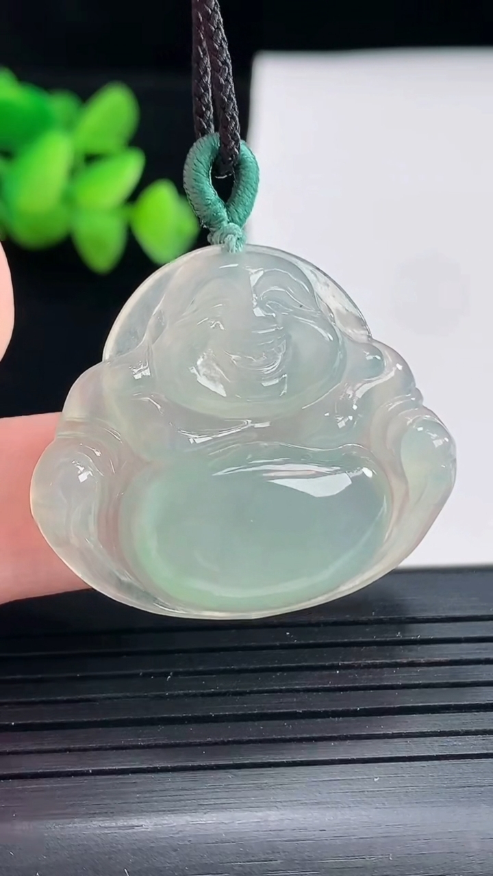 天然A货翡翠佛公吊坠，尺寸29-35.5-5.2重量:8.48g
4月25日