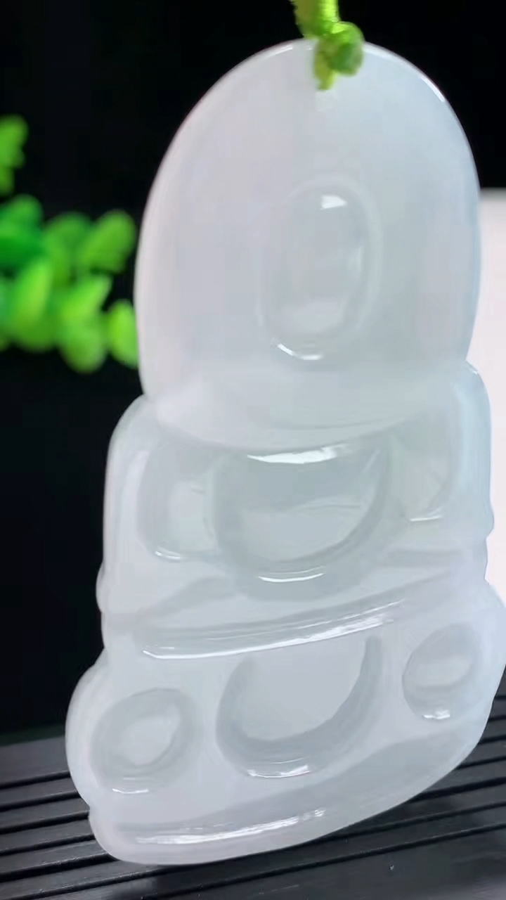 天然A货翡翠紫罗兰正装观音吊坠，尺寸68.5-40-7.2重量:33.93g
4月25日