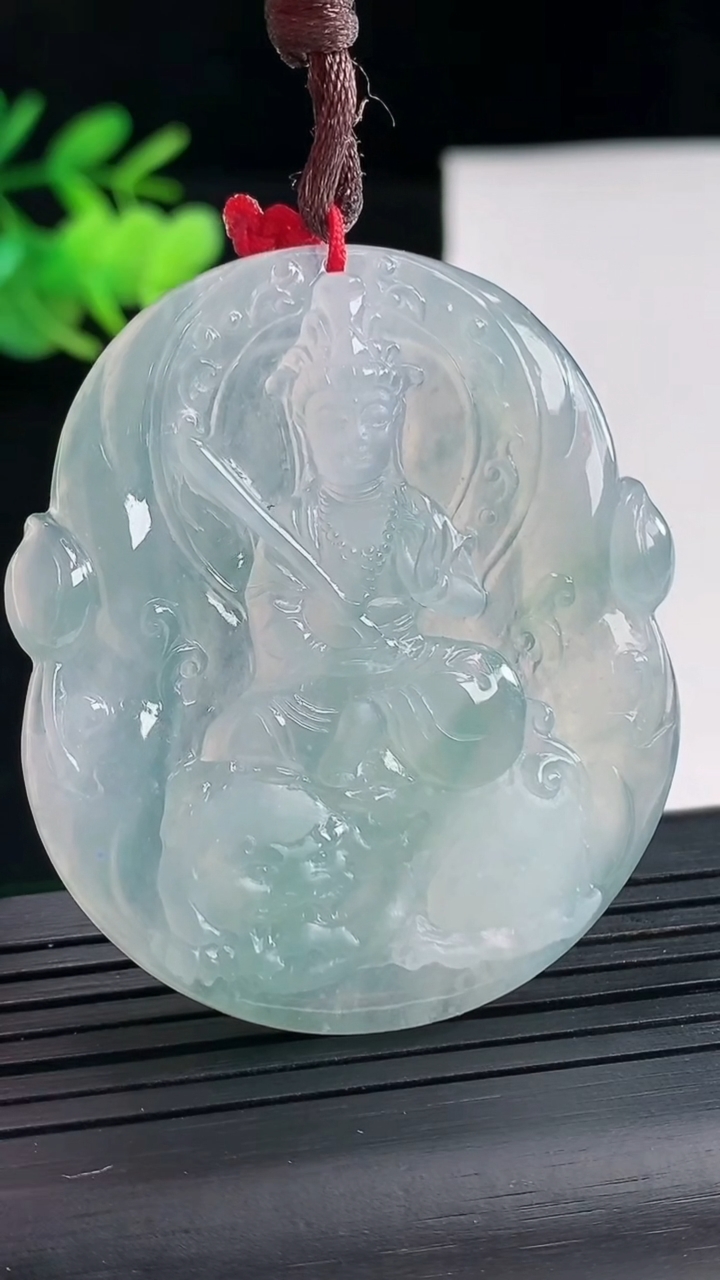 天然A货翡翠种飘花文殊菩萨吊坠，尺寸50-42-5重量:22.85g
4月25日