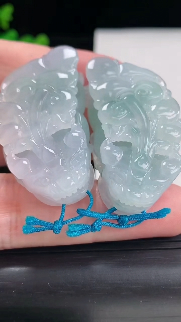 天然A货翡翠紫罗兰貔貅吊坠一对，尺寸44.5-23-12重量:54.48g
4月25日