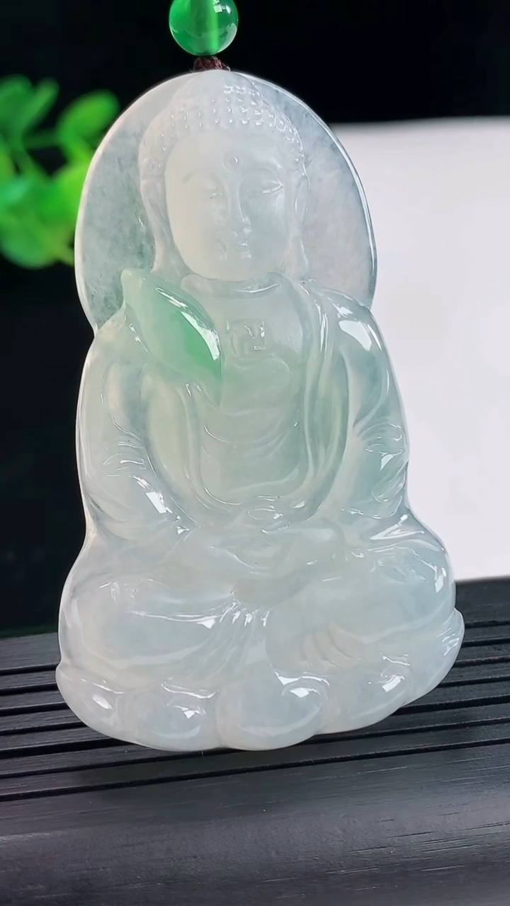 天然A货翡翠大日如来佛吊坠，尺寸61.6-38-6重量:26.93g
4月25日