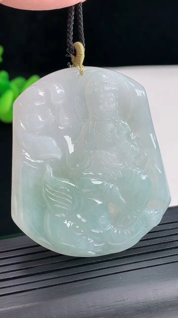 天然A货翡翠普贤菩萨吊坠，尺寸53.6-46.6-5.2重量:28.00g
4月25日