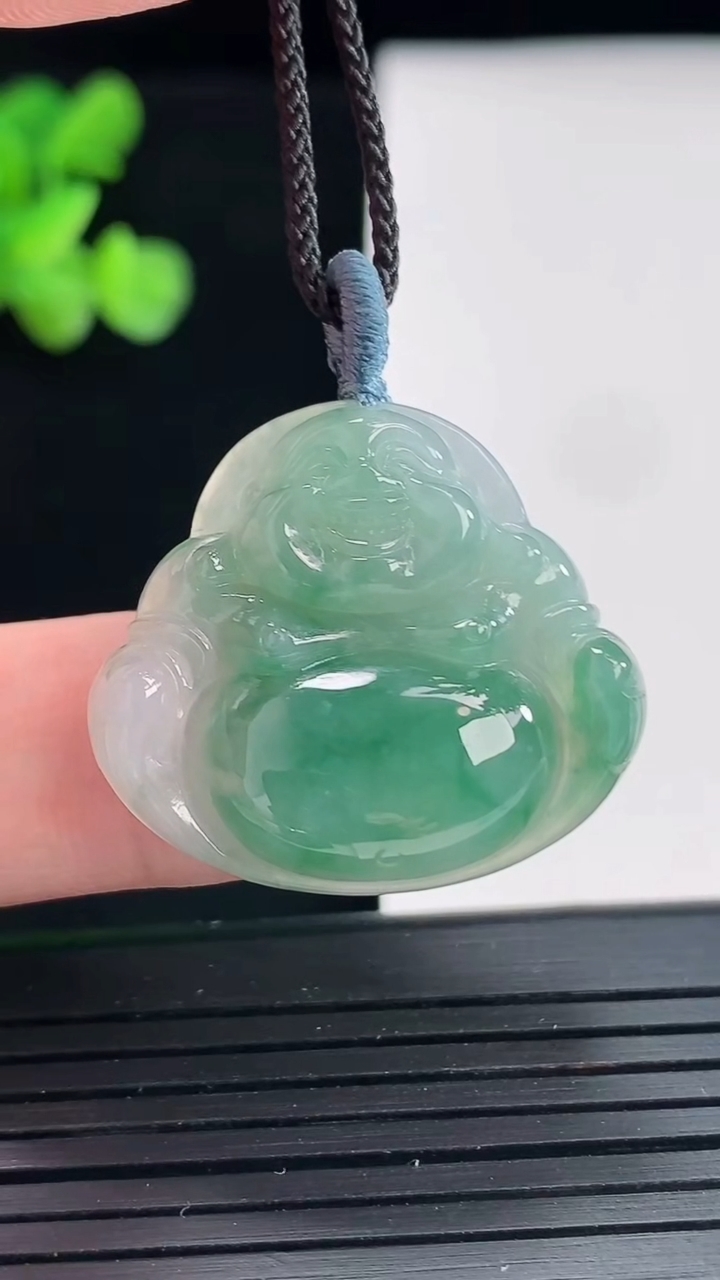 天然A货翡翠飘花佛公吊坠，尺寸25-28.6-6重量:6.68g
4月25日