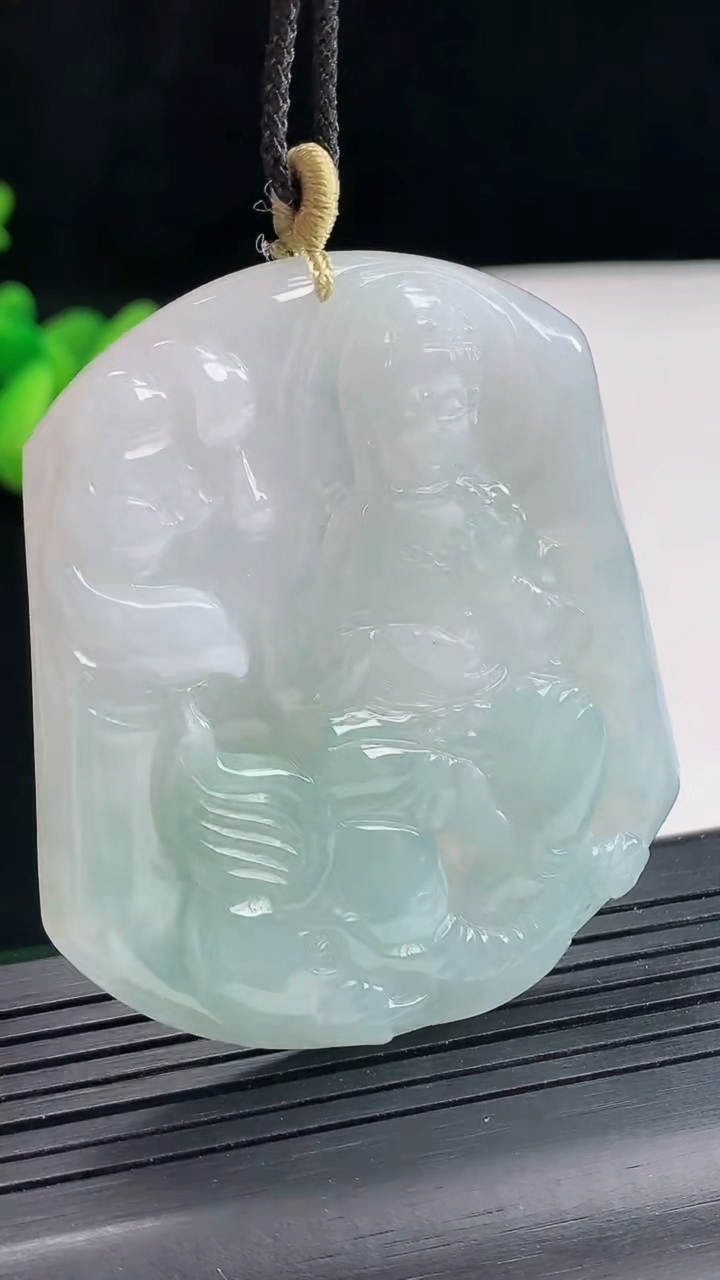 天然A货翡翠普贤菩萨吊坠，尺寸53.6-46.6-5.2重量:28.00g
4月25日