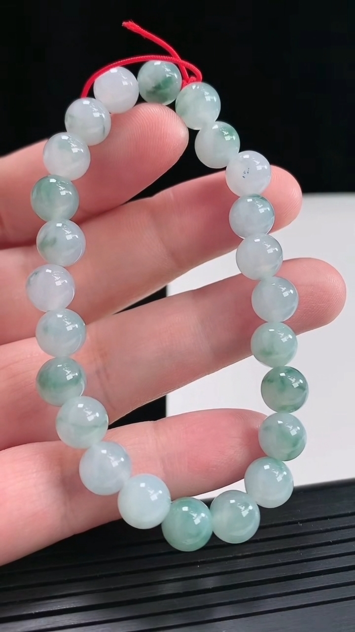 天然A货翡翠飘花圆珠手串，尺寸8-24颗重量:21.23g4月25日
工厂直销收藏佳品,种好水足，色泽均匀，有种有色，上手高大气！