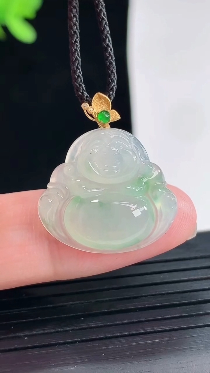 天然A货翡翠佛公吊坠，尺寸18.6-21-4.6重量:2.76g
4月25日