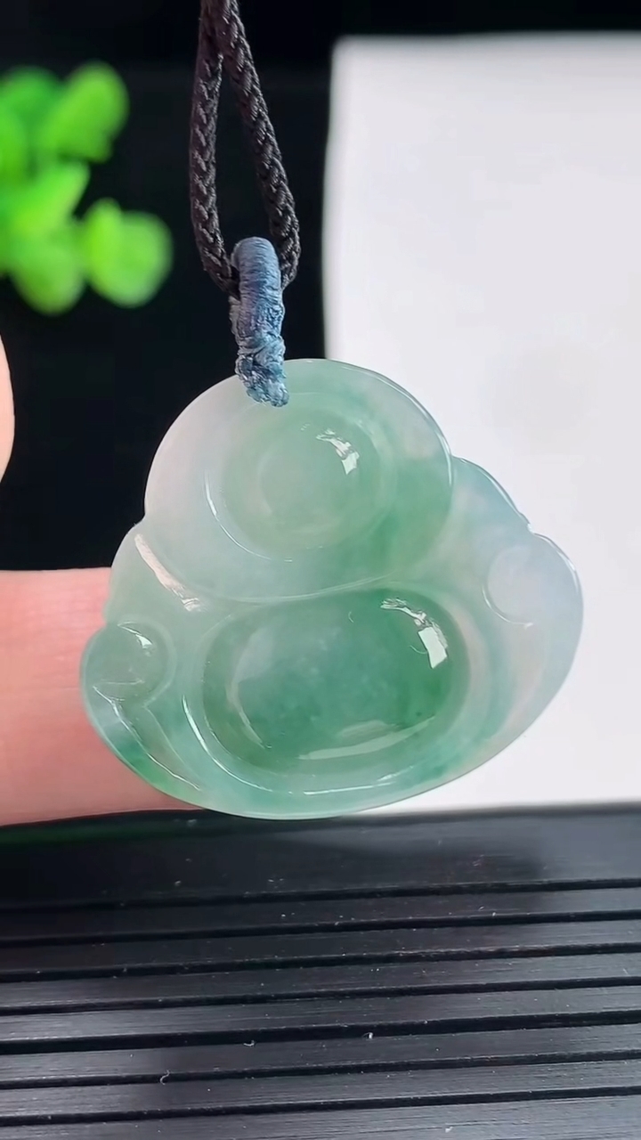 天然A货翡翠飘花佛公吊坠，尺寸25-28.6-6重量:6.68g
4月25日