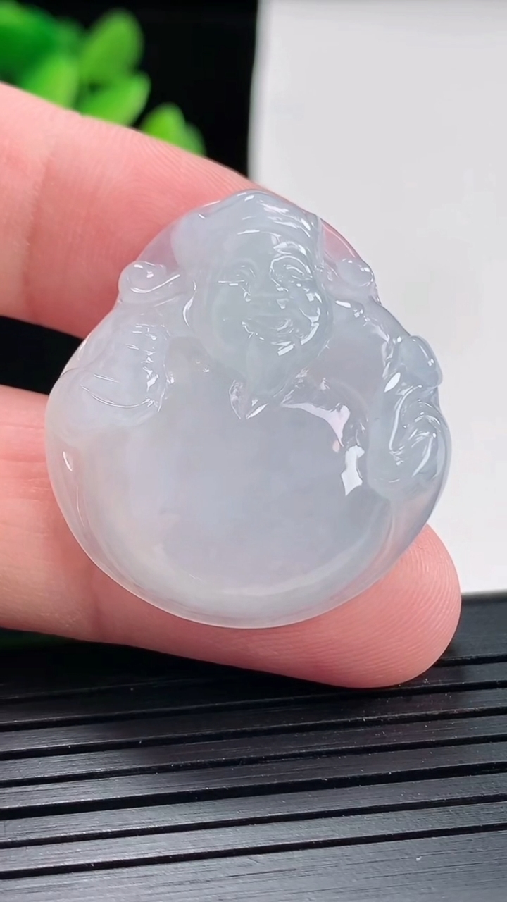 天然A货翡翠财神爷吊坠，尺寸32.5-30-6重量:10.85g
4月25日