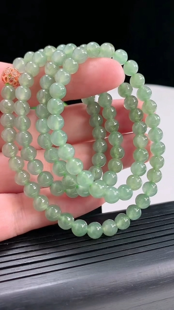 天然A货翡翠圆珠项链，尺寸6-108颗重量:44.23g4月25日
工厂直销收藏佳品,种好水足，色泽