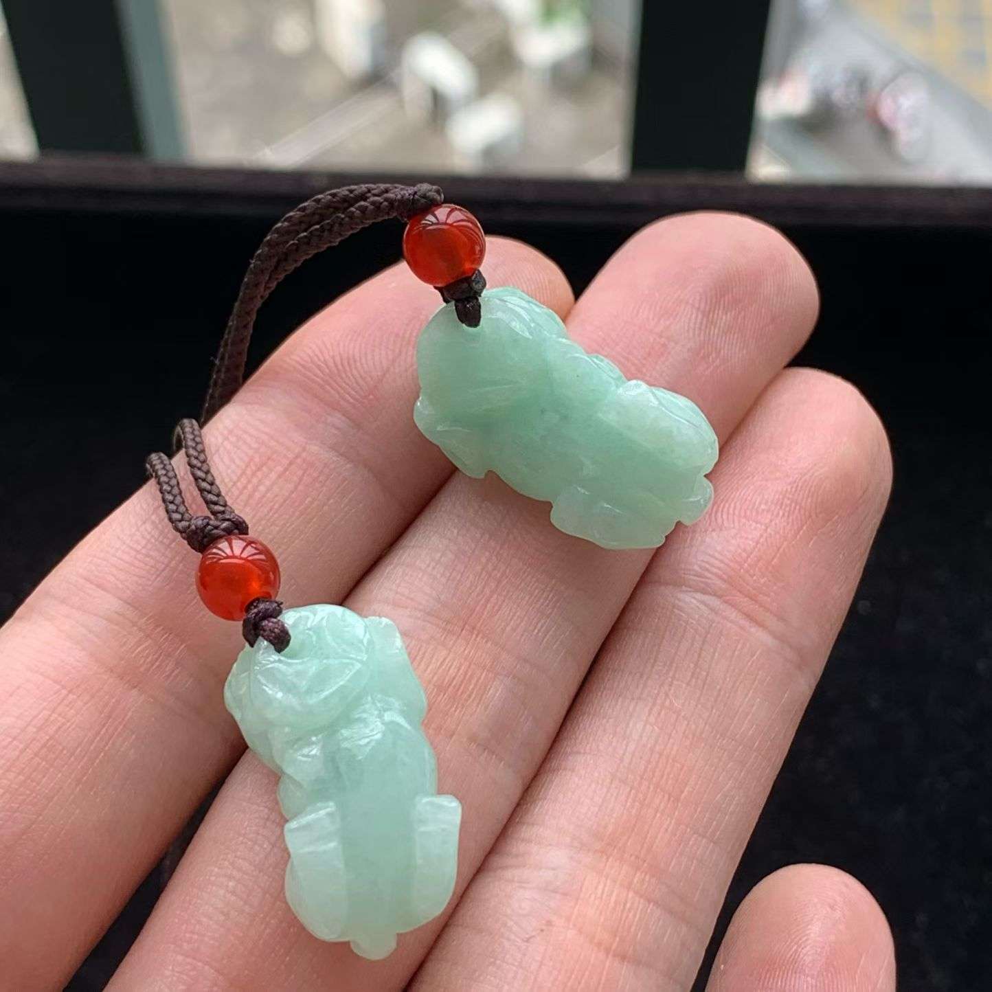 A货天然翡翠冰糯种满绿貔貅一对吊坠重量4.81g
4月25日