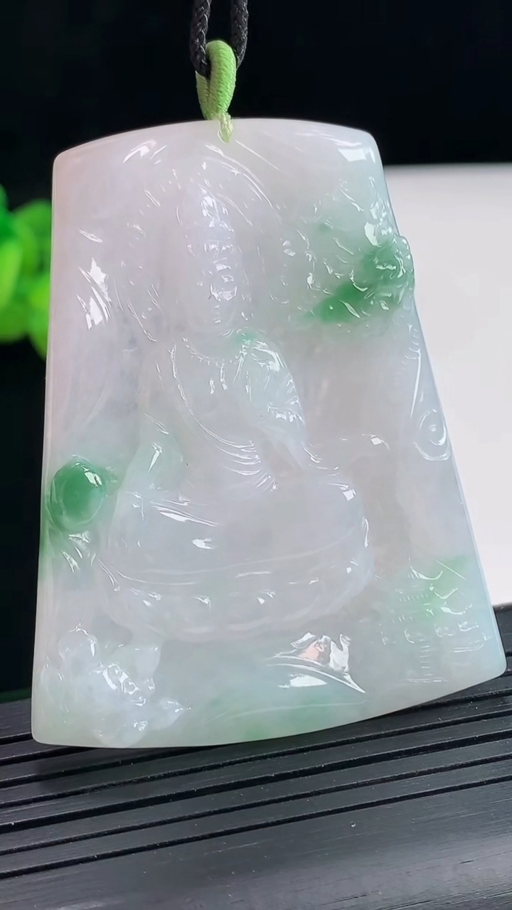 天然A货翡翠文殊菩萨吊坠，尺寸58-45.5-5重量:28.50g
4月25日