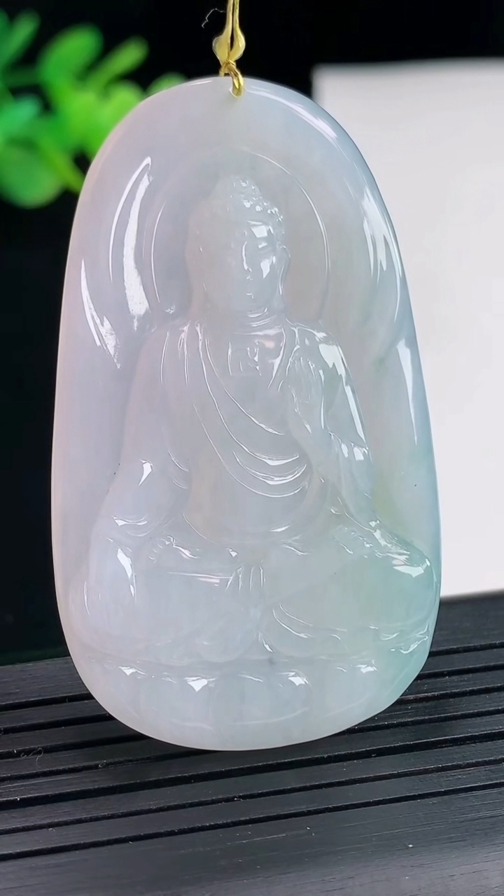 天然A货翡翠大日如来佛吊坠，尺寸57.2-33-4.5重量:19.41g
4月25日