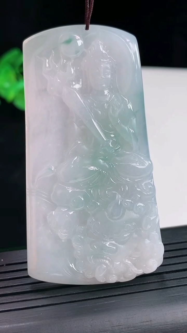 天然A货翡翠飘花文殊菩萨吊坠，尺寸67.6-36-6.8重量:32.63g
4月25日