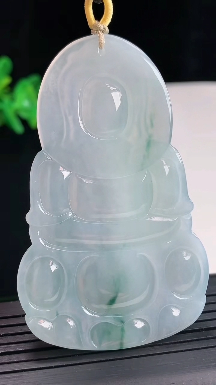 天然A货翡翠飘花正装观音吊坠，尺寸71-44.5-5.8重量:34.39g
4月25日