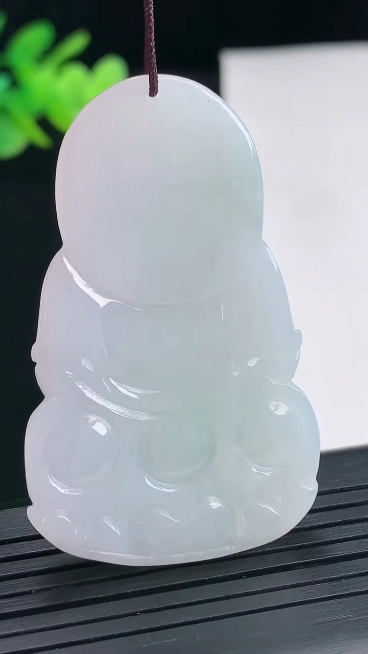 天然A货翡翠正装观音吊坠，尺寸52.5-32-8重量:22.60g
4月25日