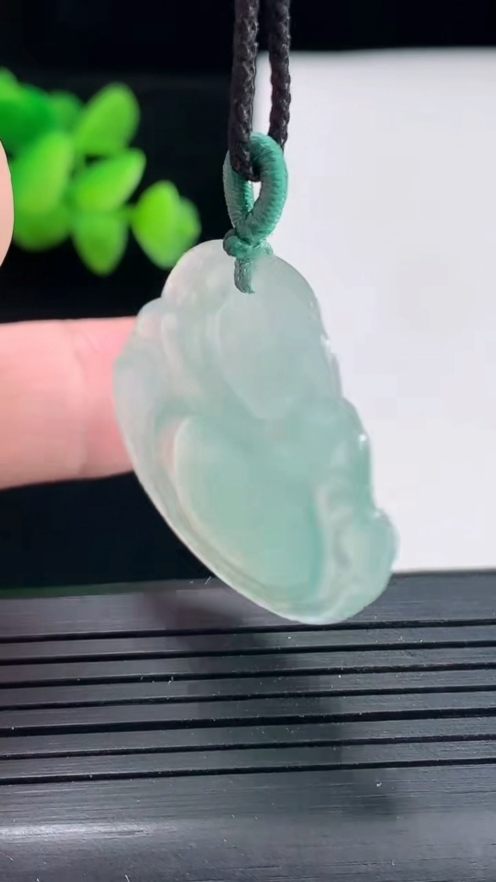 天然A货翡翠佛公吊坠，尺寸29-35.5-5.2重量:8.48g
4月25日