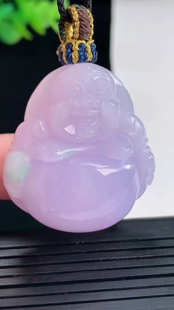 天然A货翡翠春带彩 紫罗兰佛公吊坠，尺寸36-33-12重量:23.65g
4月25日