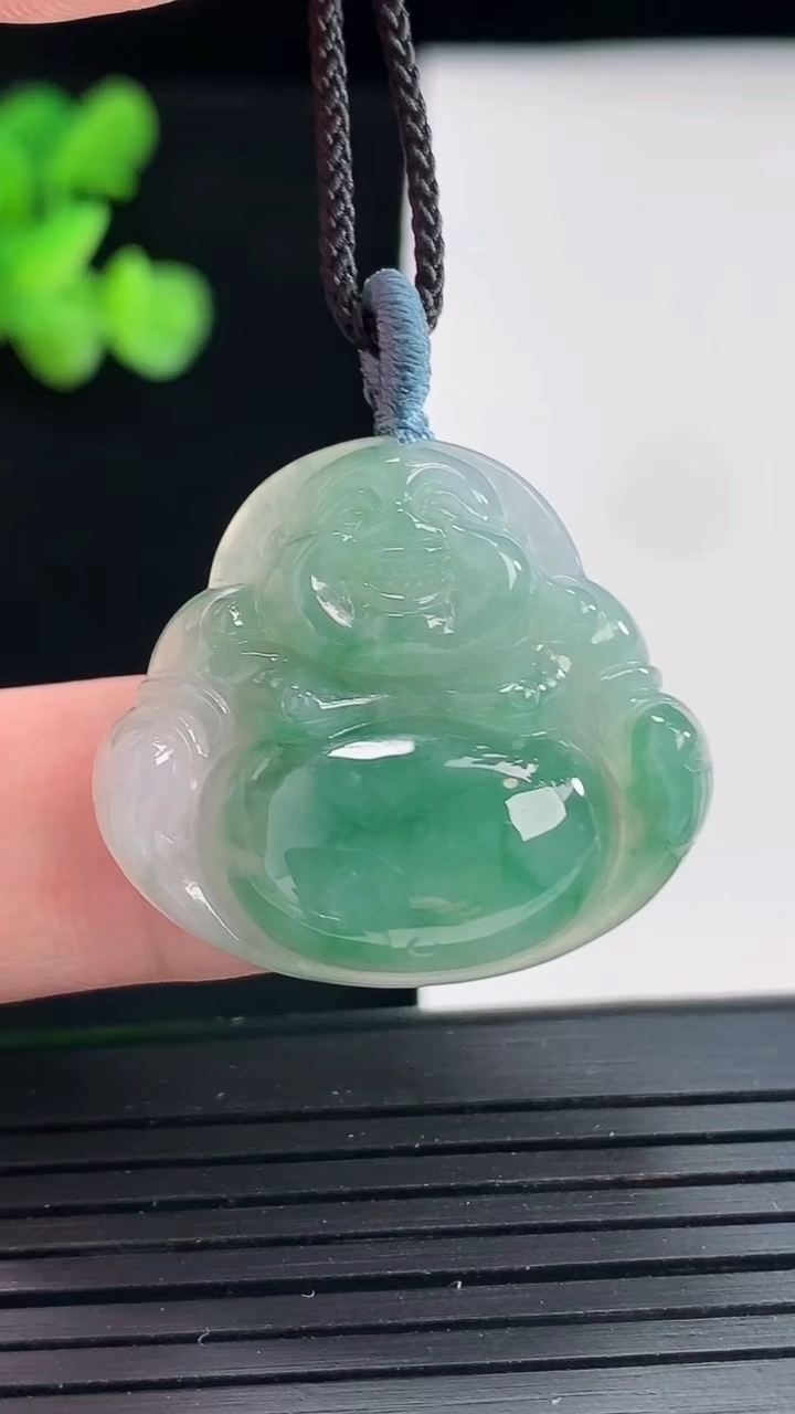 天然A货翡翠飘花佛公吊坠，尺寸25-28.6-6重量:6.68g
4月25日