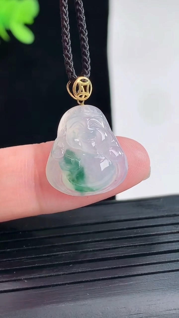 天然A货翡翠种飘花财神爷吊坠，尺寸17.5-16-5重量:2.33g
4月25日