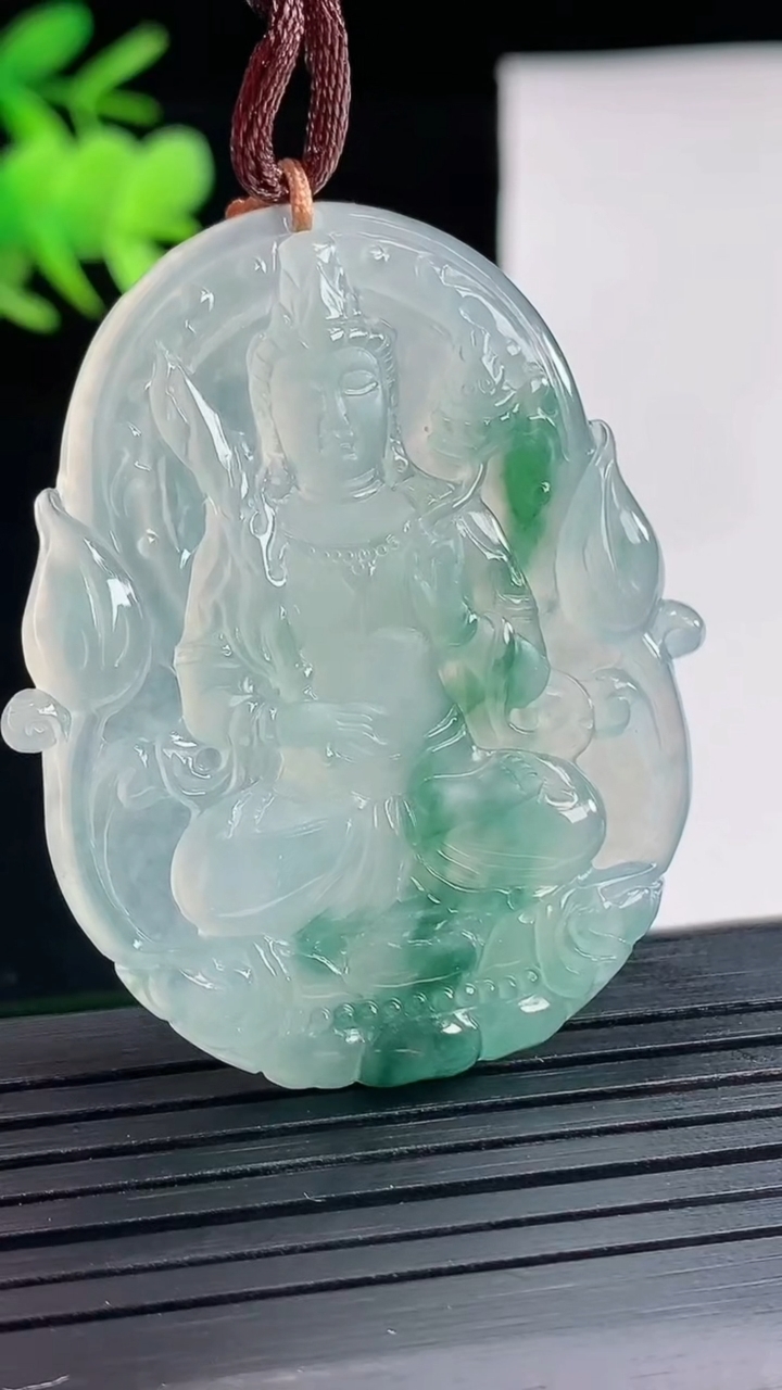 天然A货翡翠冰种飘花虚空藏菩萨吊坠，尺寸46.5-35-4.2重量:16.28g
4月25日