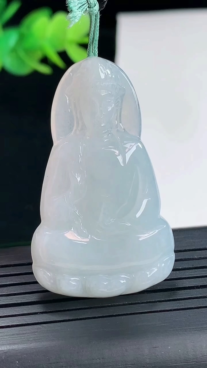 天然A货翡翠素衣观音吊坠，尺寸46-27.6-5.2重量:12.22g
4月25日
