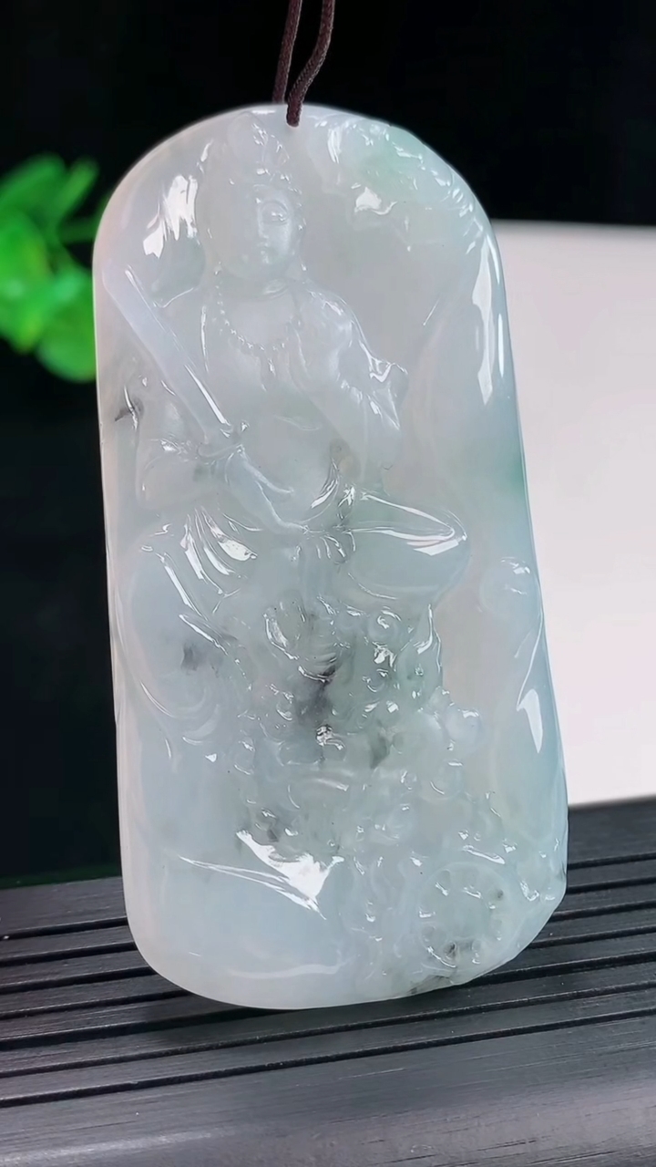 天然A货翡翠飘花文殊菩萨吊坠，尺寸67-33-5重量:27.95g
4月25日