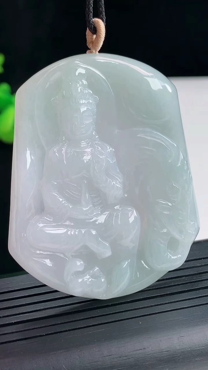 天然A货翡翠普贤菩萨吊坠，尺寸59.6-50-5.5重量:33.78g
4月25日