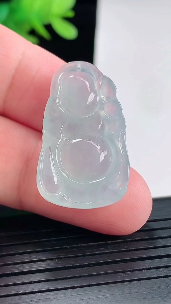 天然A货翡翠布袋佛吊坠，尺寸30-18.5-6重量:5.71g
4月25日