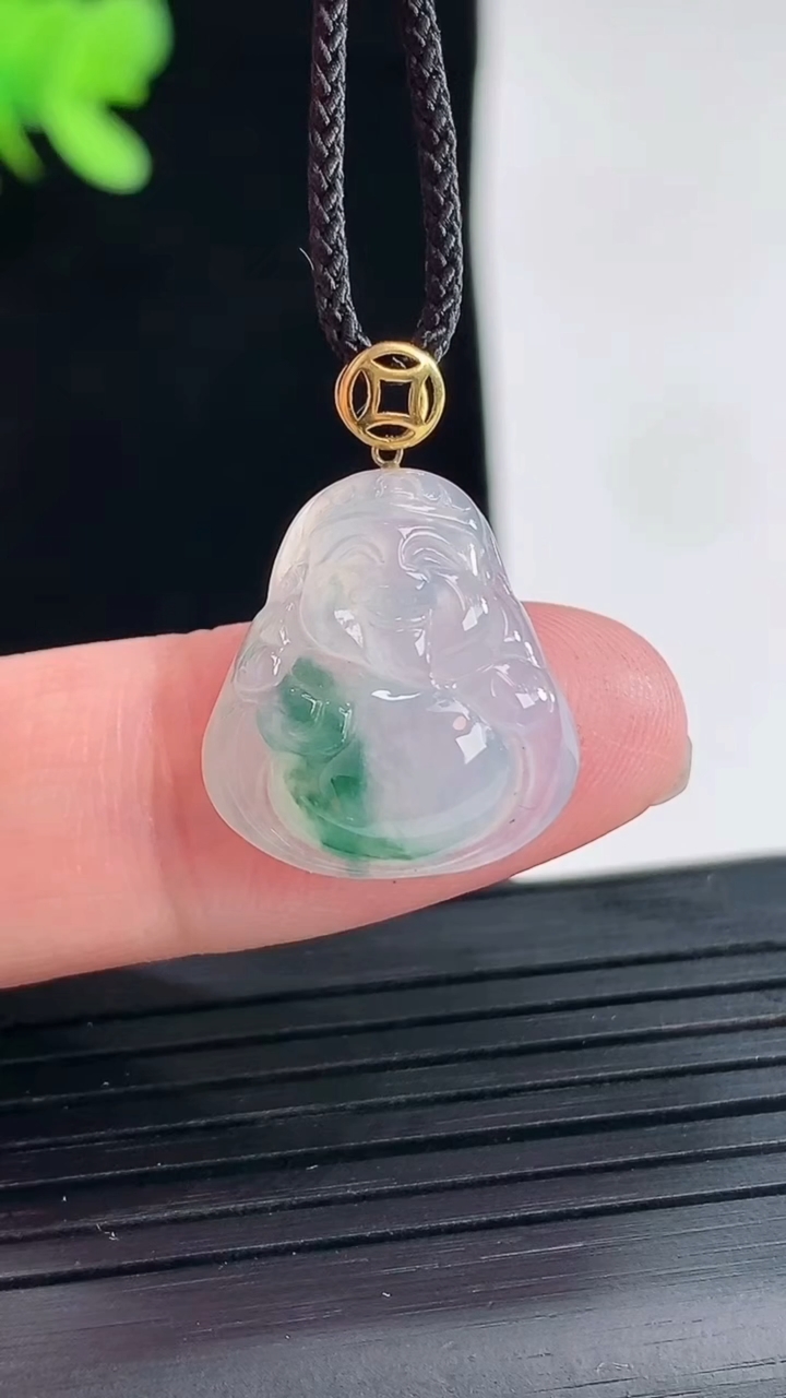 天然A货翡翠种飘花财神爷吊坠，尺寸17.5-16-5重量:2.33g
4月25日