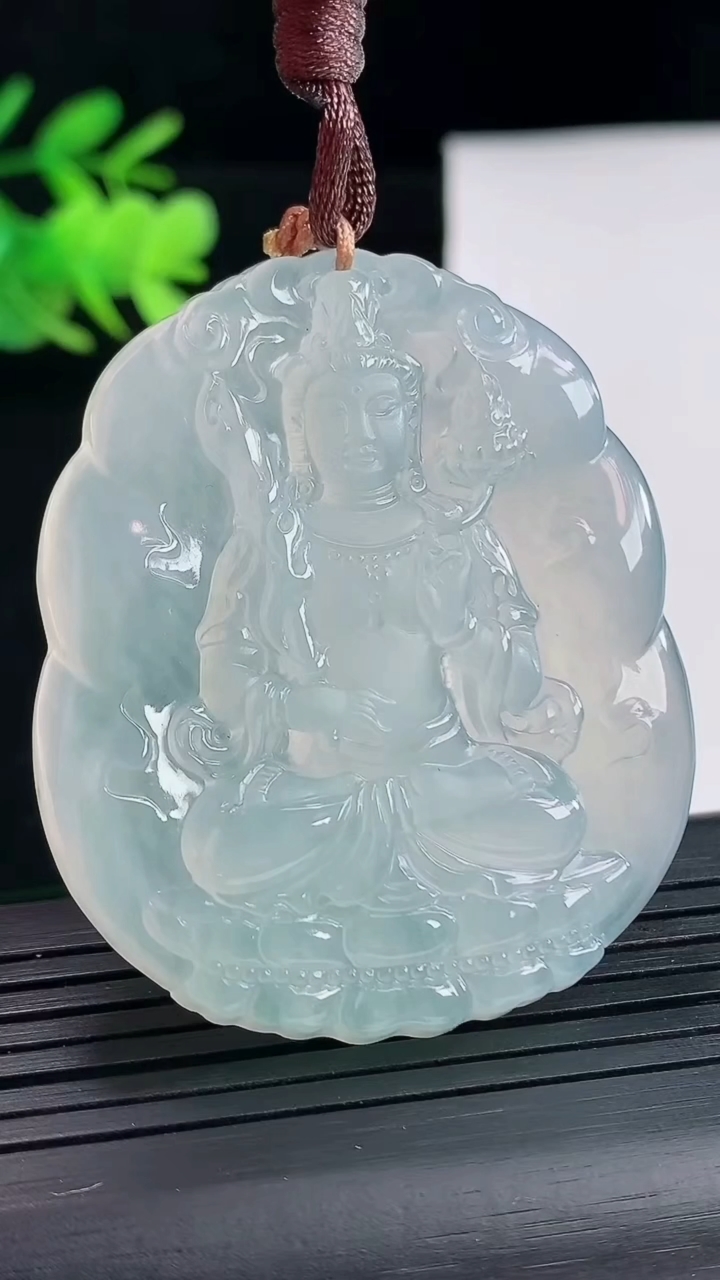 天然A货翡翠虚空藏菩萨吊坠，尺寸50-42.5-5.6重量:25.08g
4月25日